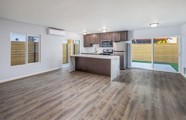 Photo - 4674 Firestone St