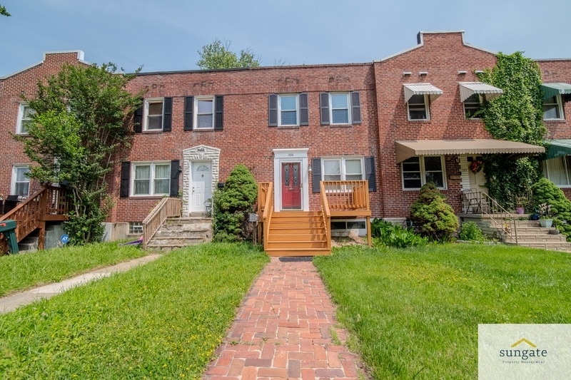 Photo - 1704 Redwood Ave