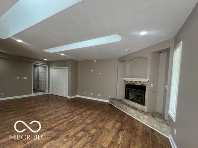 945 Fox Hill Dr
