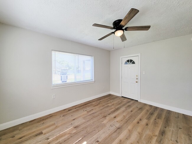 Photo - 711 Ave A Ave