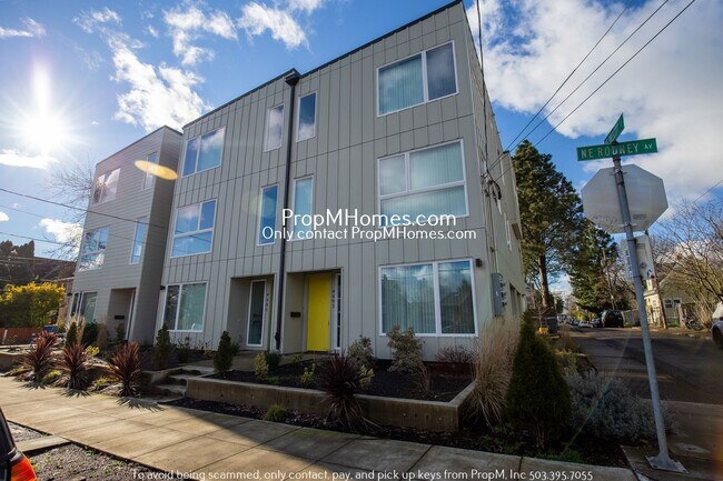 Building Photo - Tranquil Three Bedroom Retreat with Off-St... Rental