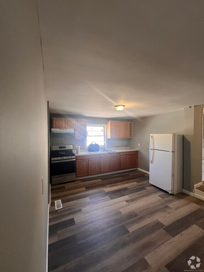 Building Photo - 335 Blatchley Ave Rental