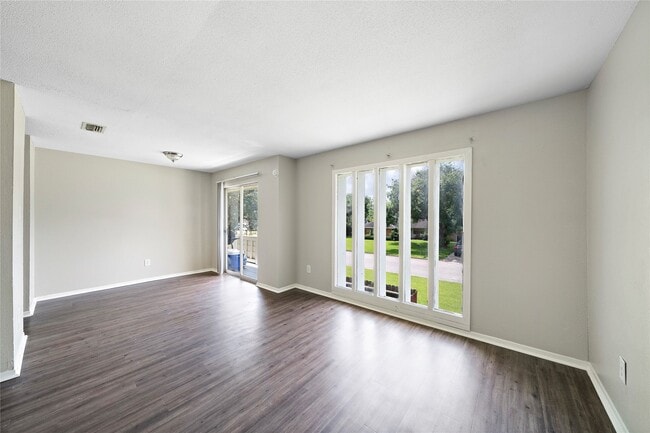 Building Photo - 2202 16th Ave N Unit 10