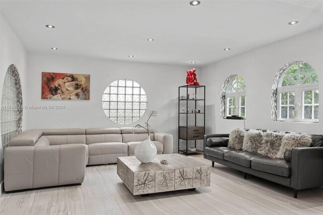 Photo - 6921 Trouville Esplanade