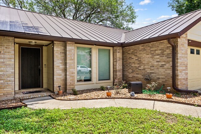 Photo - Charming Home Awaits: Spacious & Modern Living in a Prime Location