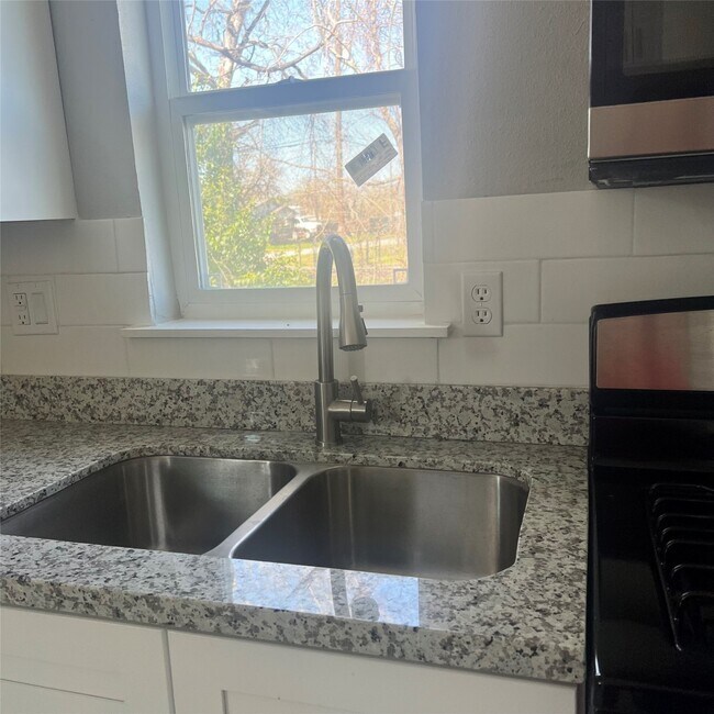 Photo - 3402 Chickering St