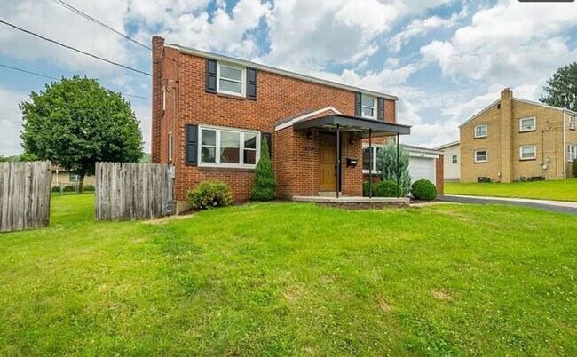 Photo - BEAUTIFUL HAVEN!  MOVE-IN READY 3 BEDROOM,...