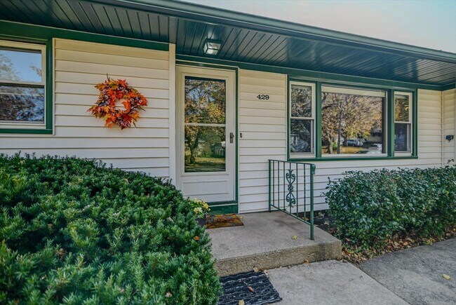 Photo - 429 Mineau Pky