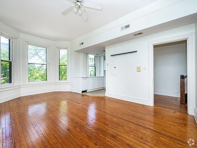 Building Photo - 1007 W Franklin St Unit #6 Rental