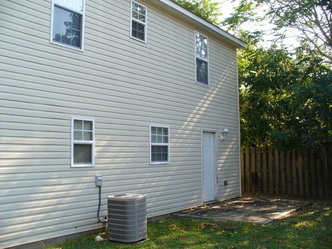 Photo - 734 Hopkins St