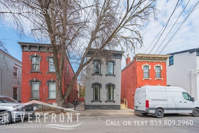 Building Photo - 218 W 5th St Unit 2