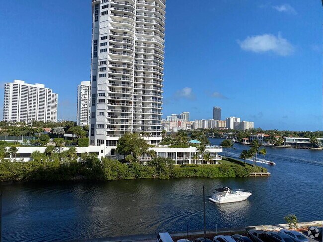 Building Photo - 20515 E Country Club Dr Unit 649 Rental