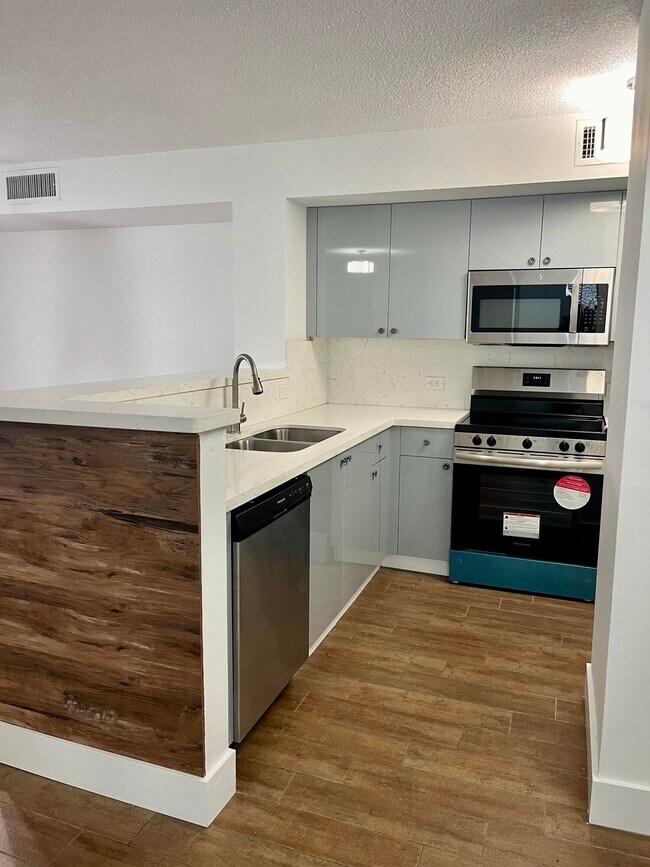 Photo - 631 SW 111th Ln Unit 102