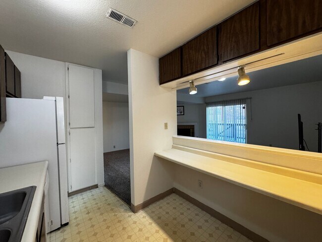 Photo - 1318 Holland Park Blvd Unit #B