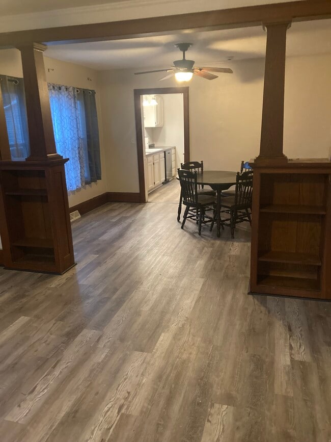 Photo - 1416 St Lawrence Ave