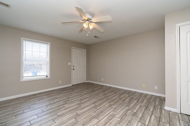 Photo - 137 Maureen Dr Unit A