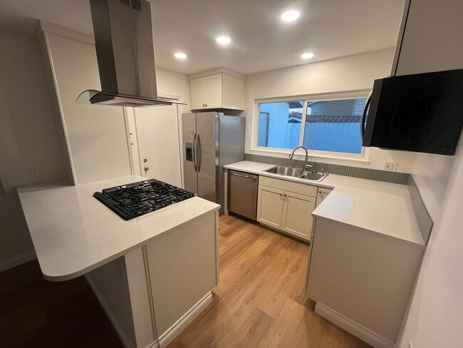 Building Photo - Remodeled 3 Bed / 2 Bath Single-Family Home | Garage, Big yard