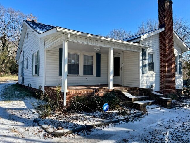 Photo - 935 Old Charlotte Rd SW