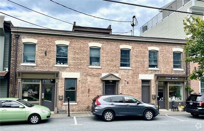 Building Photo - 11 1st St Unit #7 Rental