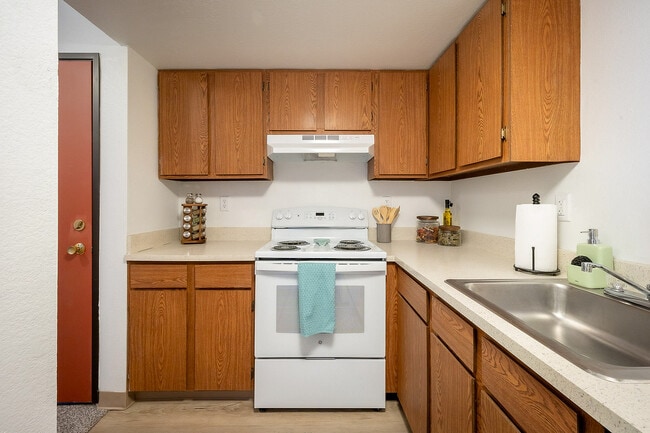 Dewberry - Kitchen - Beckwith Place Apartments