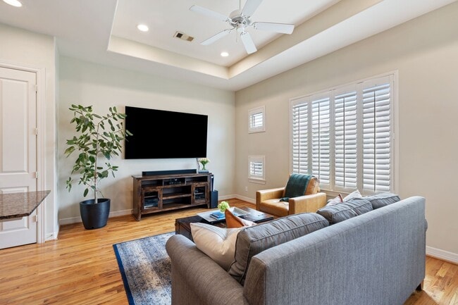 Photo - 3908 Center St