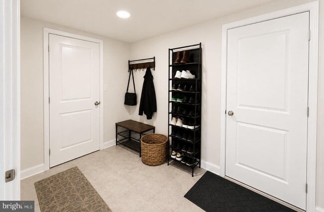 Photo - 4152 Skipton Pl