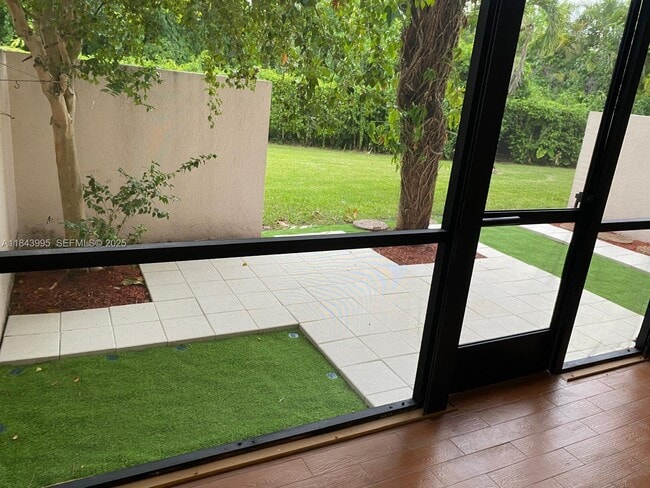 Building Photo - 8411 Forest Hills Dr Unit 105