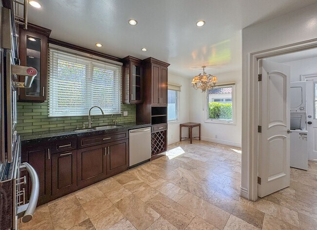 455 S Rodeo Dr