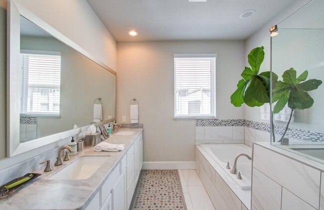 Photo - 243 W 27th St