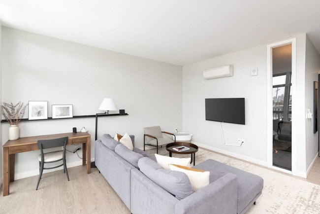 Photo - 211 W Mineral St Unidad ID1379007P