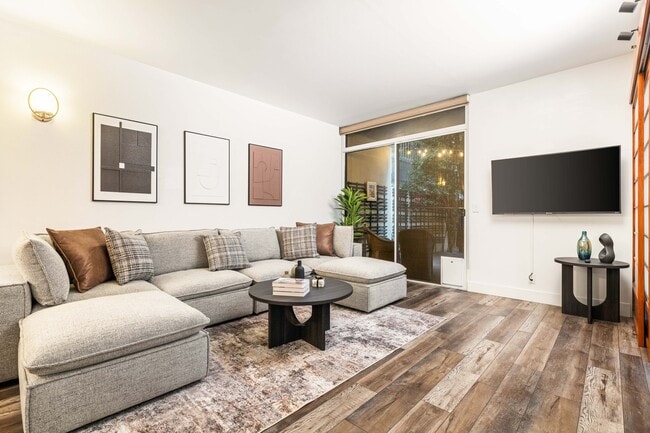 Building Photo - 600 W 9th St Unit 115 Rental
