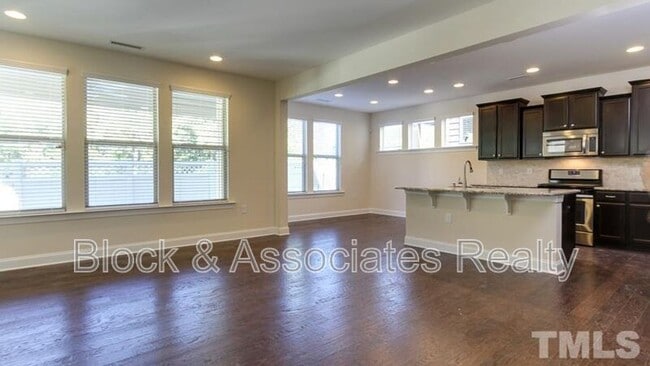 Photo - 213 Begen St