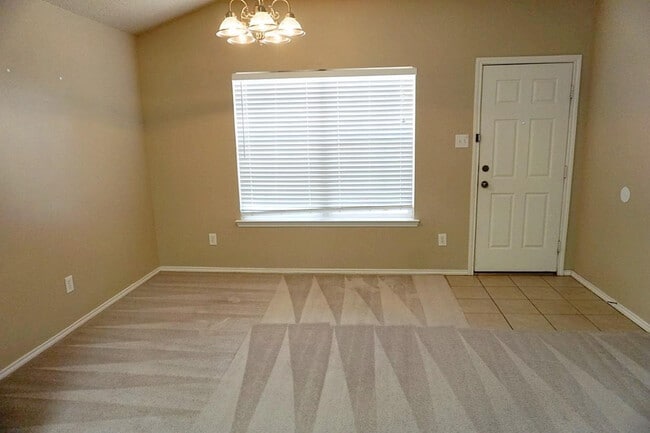 Photo - 6545 89th St