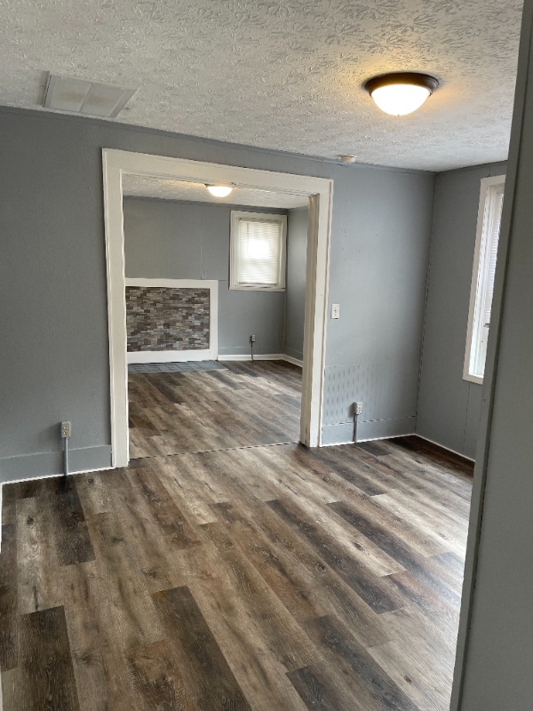 Photo - 830 W 5th St