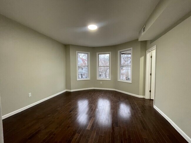 Unit 2 - 268 Chadwick Ave Unidad 2