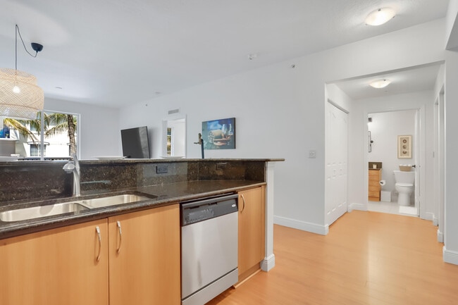 Photo - 255 NE 3rd Ave Unidad 2316