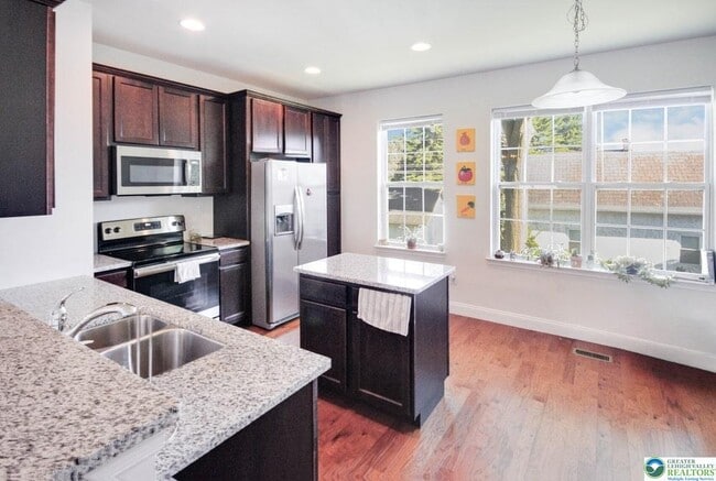 Photo - 304 Stonewood Ln