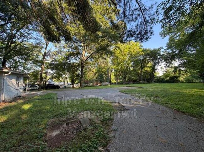 Photo - 1911 Redman Rd