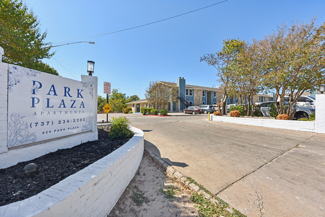 Park Plaza - Park Plaza Apartments