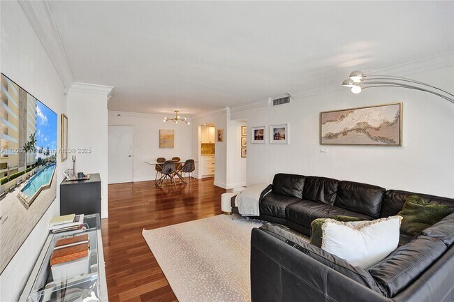 Photo - 5600 Collins Ave Unit 5C