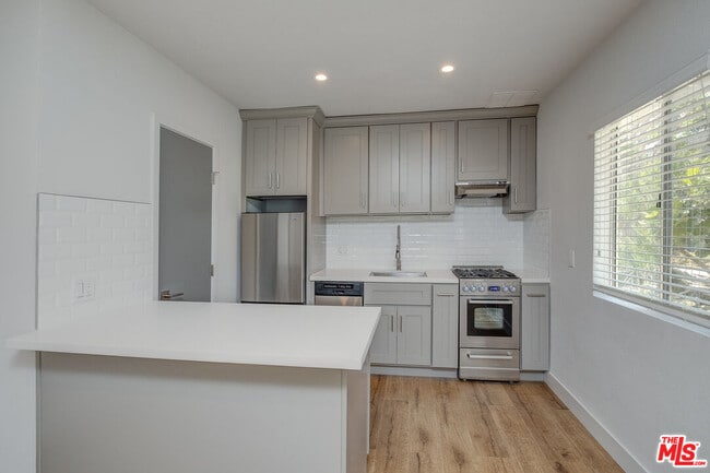 Photo - 4140 Grand View Blvd Unit 9