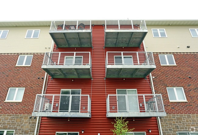 Building - Altoona Towers