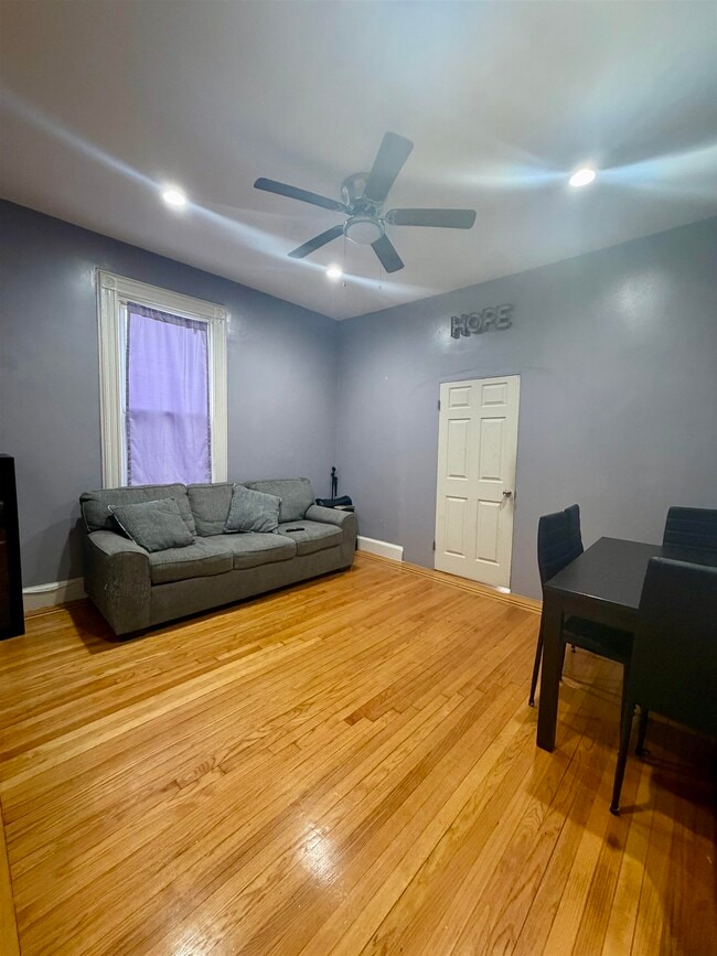 Building Photo - 206 Hancock Ave Unit 2