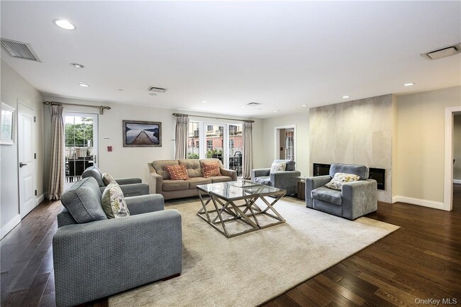 Photo - 10 Byron Pl Unidad PH 814