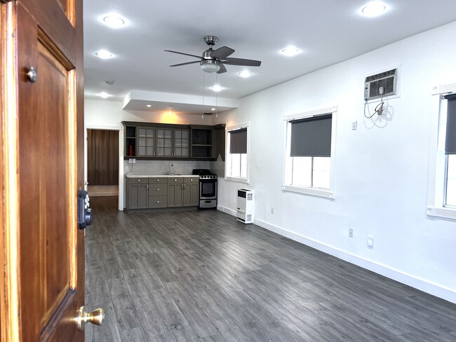 Photo - 5760 Melrose Ave