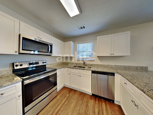 Photo - 2114 Debbie Ln