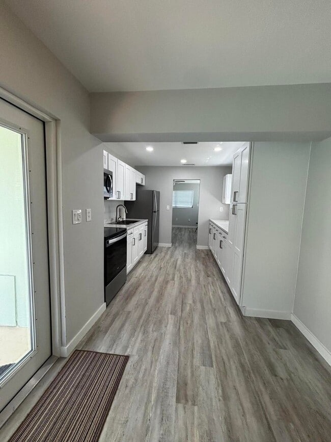 Building Photo - 9109 Bamboo Dr