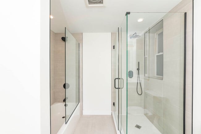 Photo - 2825 N Rockwell St Unit G