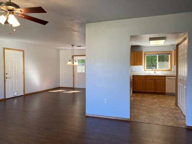 Photo - Single-Level Simplicity