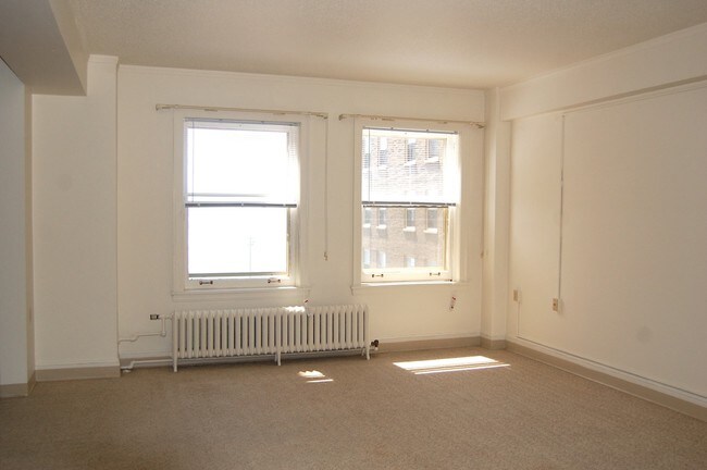 Photo - Greysolon Plaza Apartments